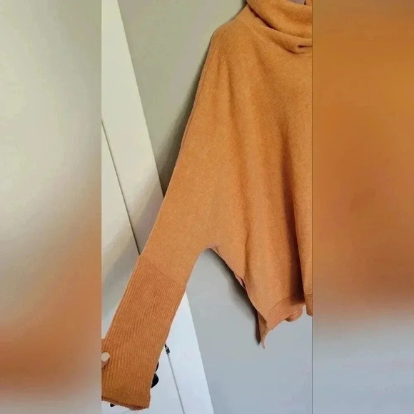 NWT SIZE XLG WHATNOT BOUTIQUE Oversized Peach High Low Cowl Neck Poncho Sweater - Picture 6 of 7